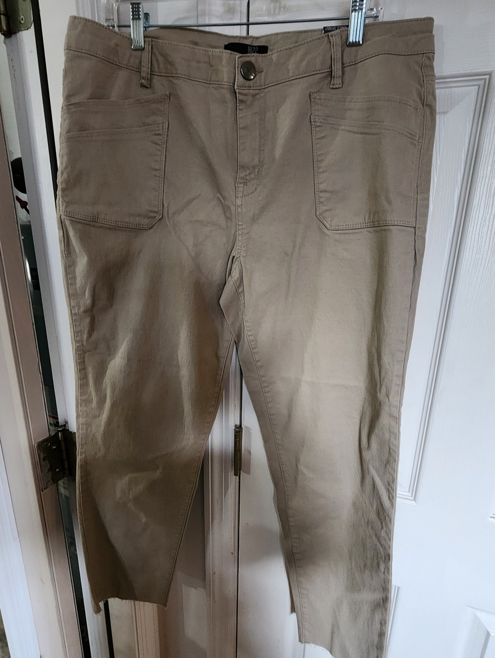 Womens 1822 Denim Tan Pants Ankle Skinny. NWT Size 16